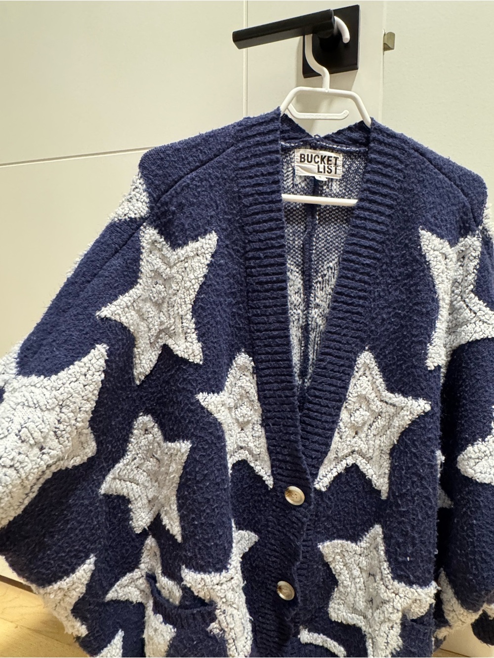 BUCKETLIST Oversized Star Cardigan - Picture 2 of 3